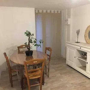 https://logement-independant-piscine-et-jardin.hotels-rhonealpes.com